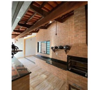 Casa com 4 quartos sendo 2 Suítes 3