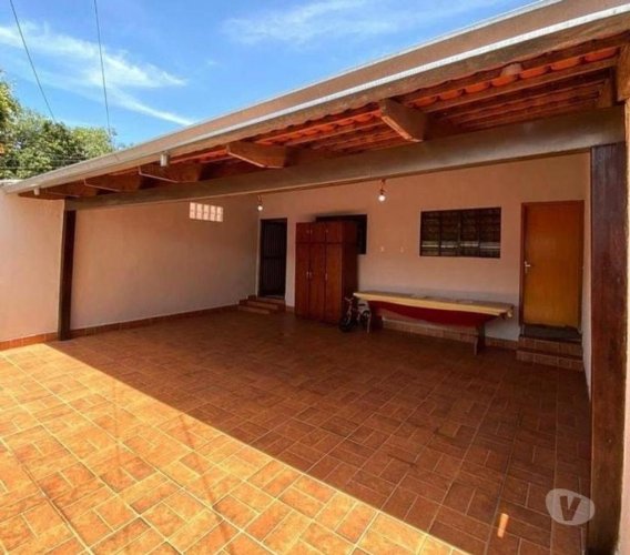 Casa com 4 quartos sendo 2 Suítes