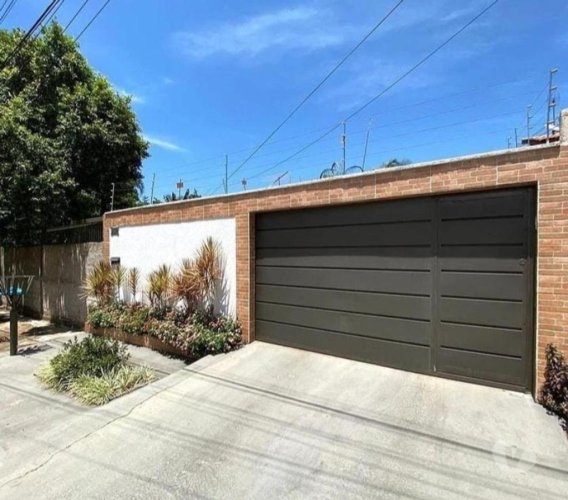 Casa com 4 quartos sendo 2 Suítes