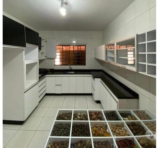 Casa com 4 quartos sendo 2 Suítes